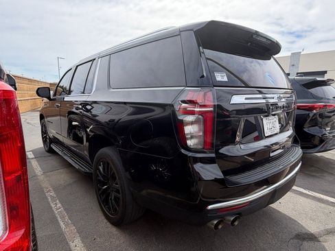 Used 2023 Chevrolet Suburban Premier image 4