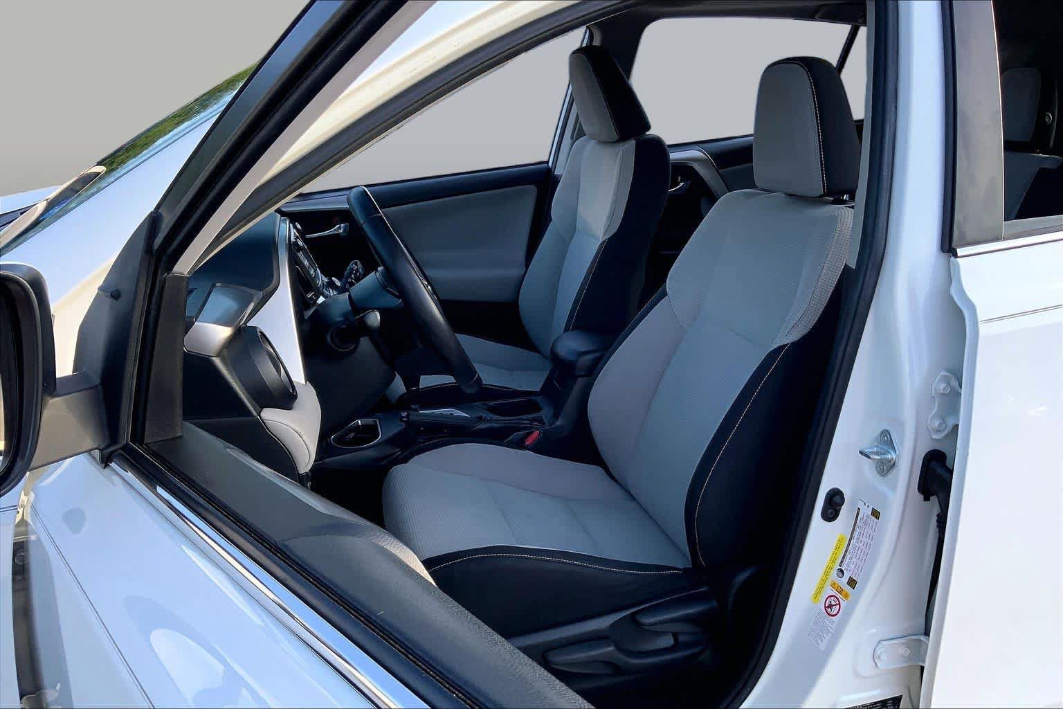 Used 2016 Toyota RAV4 XLE FWD image 7
