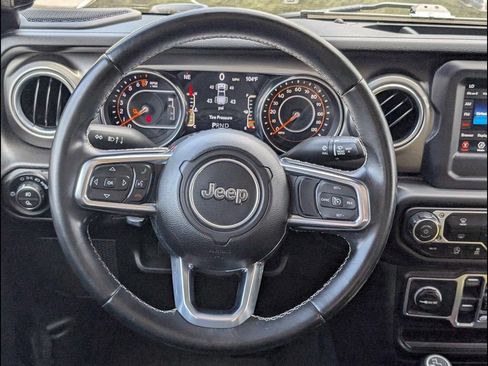 Used 2020 Jeep Gladiator Overland w/ Trailer Tow Package AWD/4WD image 11