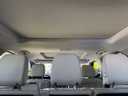 Used 2018 Land Rover Discovery HSE image 21