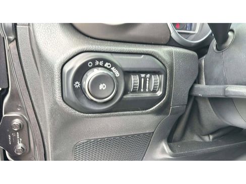 Used 2018 Jeep Wrangler Unlimited Sport S AWD/4WD image 19