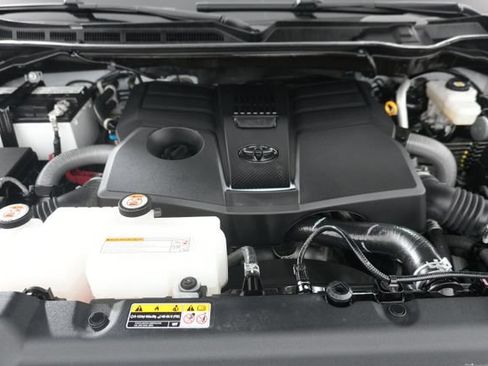 Used 2025 Toyota Tundra SR5 w/ SR5 Premium Package AWD/4WD image 32