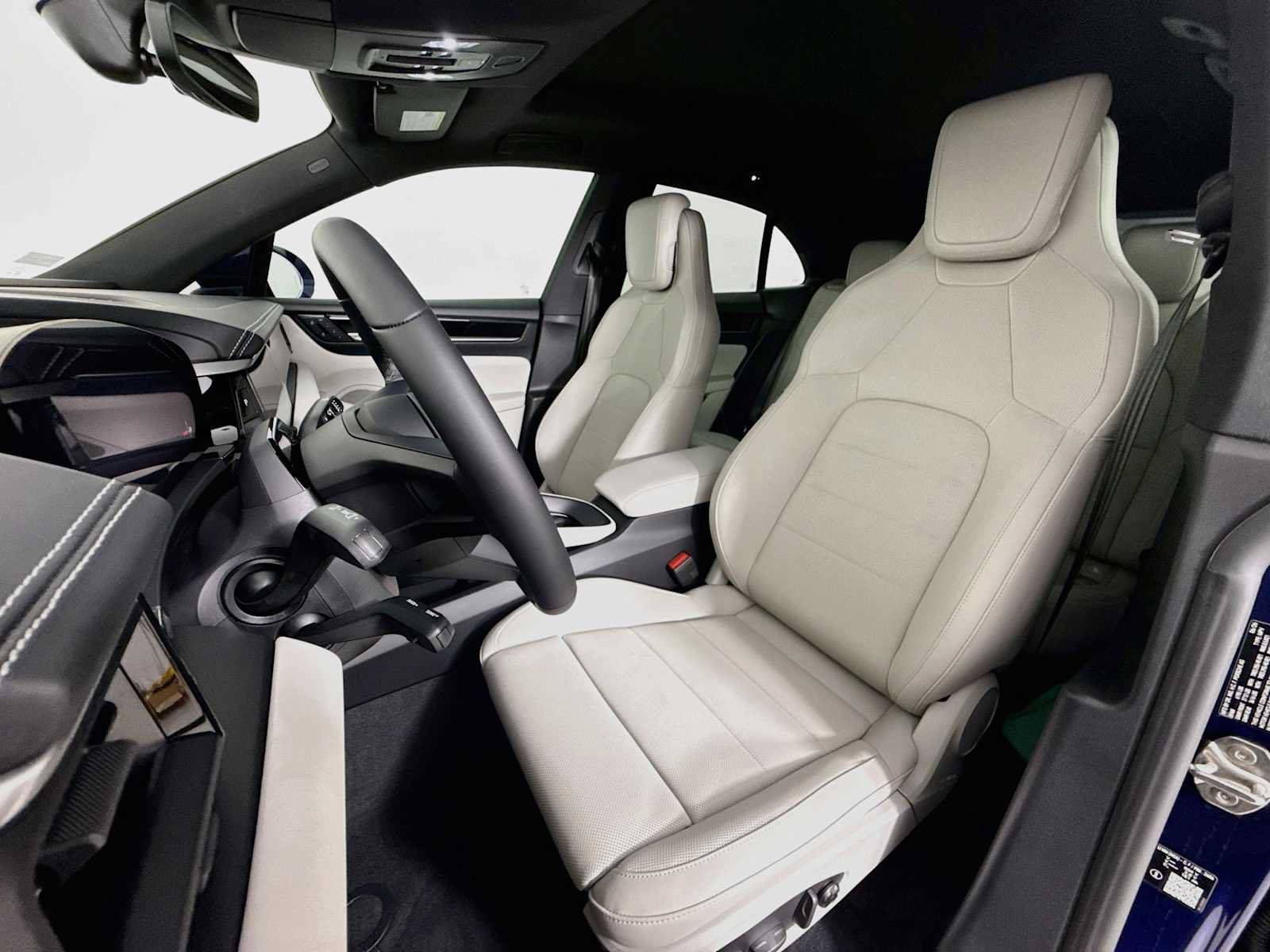 Used 2026 Porsche Macan Electric RWD image 5