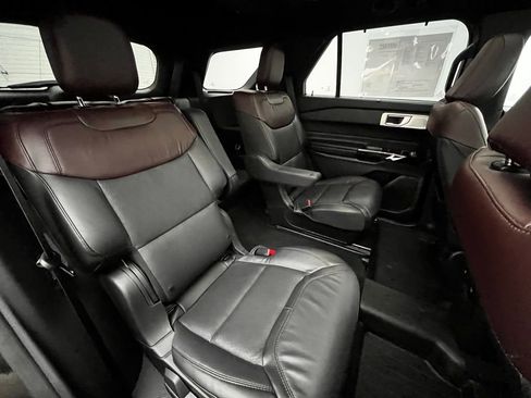 Used 2023 Ford Explorer Platinum w/ Technology Package image 38