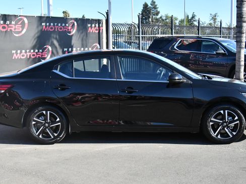Used 2025 Nissan Sentra SV FWD image 9