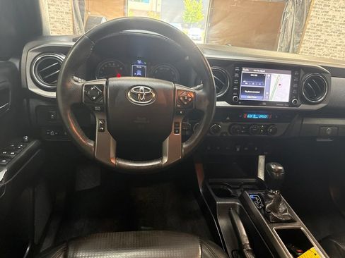 Used 2021 Toyota Tacoma TRD Off-Road w/ TRD Premium Off Road Package AWD/4WD image 13