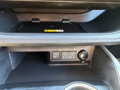 Used 2024 Toyota Highlander LE image 32