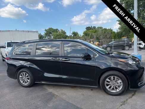 Used 2021 Toyota Sienna XLE FWD image 4