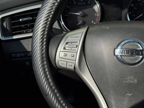 Used 2015 Nissan Rogue S AWD/4WD image 22