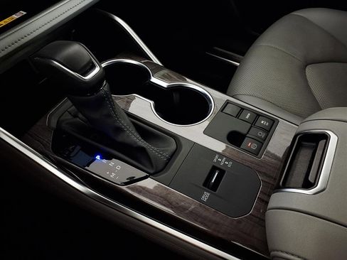 Used 2024 Toyota Highlander Platinum image 22