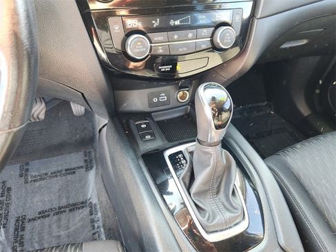 Used 2019 Nissan Rogue SV w/ Premium Package image 8