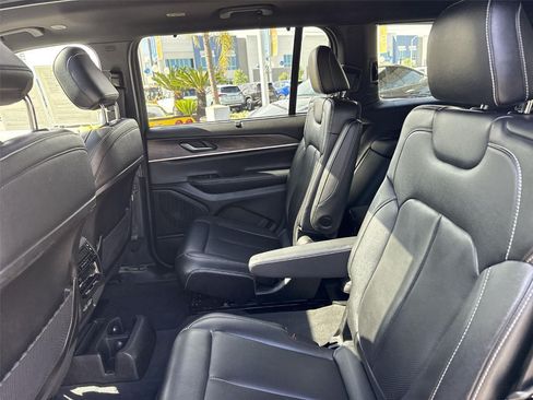 Used 2024 Jeep Grand Cherokee L Limited w/ Luxury Tech Group II AWD/4WD image 24