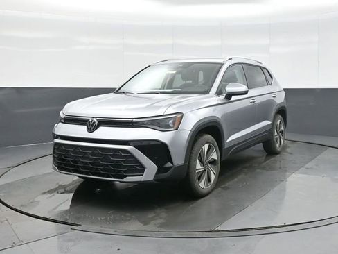New 2026 Volkswagen Taos SE AWD/4WD image 3