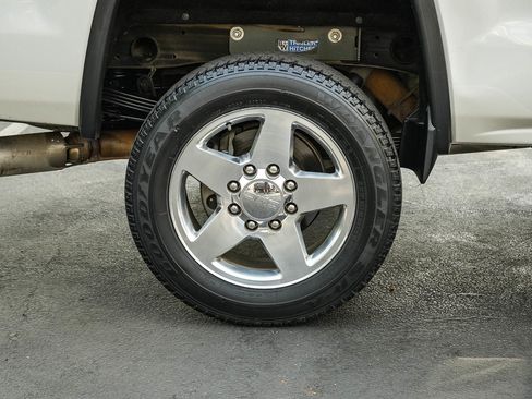 Used 2015 GMC Sierra 2500 SLT w/ SLT Preferred Package AWD/4WD image 11