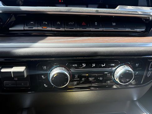 Used 2026 GMC Sierra 1500 SLT image 20