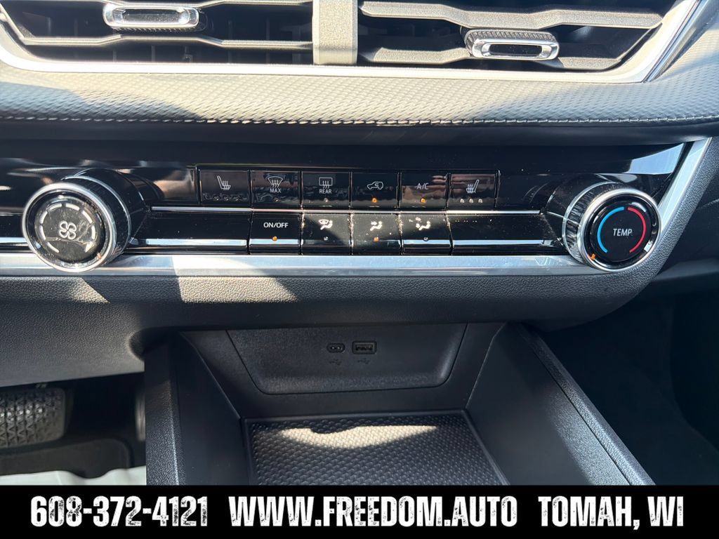 Used 2026 Chevrolet Equinox LT AWD/4WD image 19