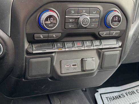 Used 2022 Chevrolet Silverado 1500 LT AWD/4WD image 31