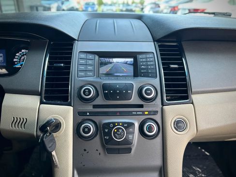 Used 2015 Ford Taurus SE image 18