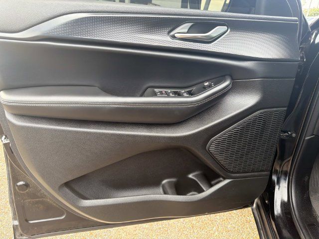 Used 2025 Jeep Grand Cherokee L Altitude RWD image 26