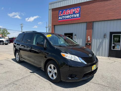 Used 2013 Toyota Sienna LE FWD image 1