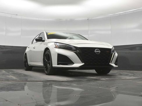 Used 2025 Nissan Altima 2.5 SR FWD image 37