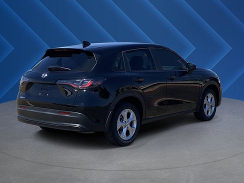 Used 2023 Honda HR-V LX image 3