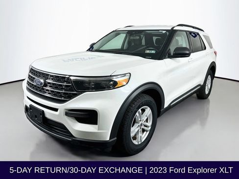 Used 2023 Ford Explorer XLT AWD/4WD image 4