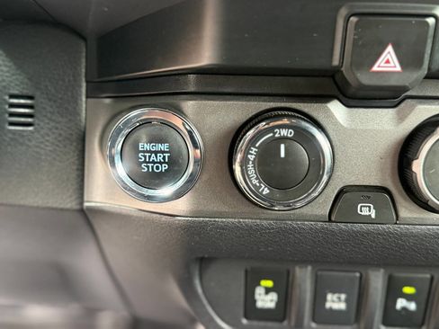 Used 2022 Toyota Tacoma TRD Off-Road image 22