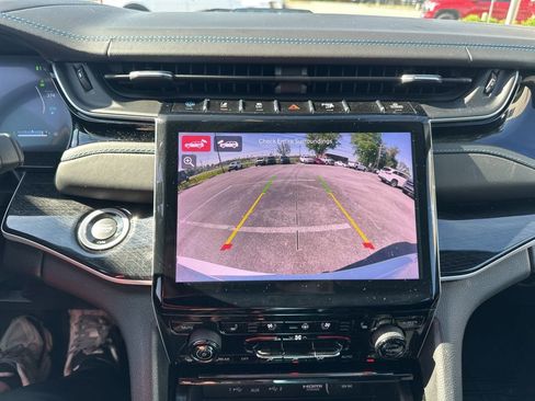 Used 2022 Jeep Grand Cherokee Trailhawk AWD/4WD image 8