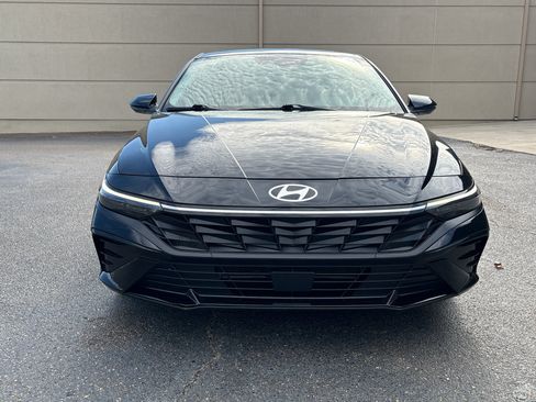 Used 2024 Hyundai Elantra SEL w/ Convenience Package FWD image 22