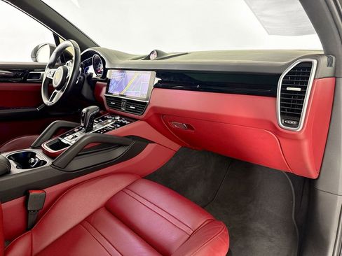 Used 2020 Porsche Cayenne image 13
