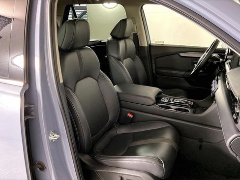 Used 2025 Honda Pilot Touring image 6