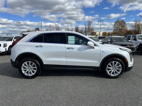 Used 2022 Cadillac XT4 Luxury w/ Cold Weather Package image 4