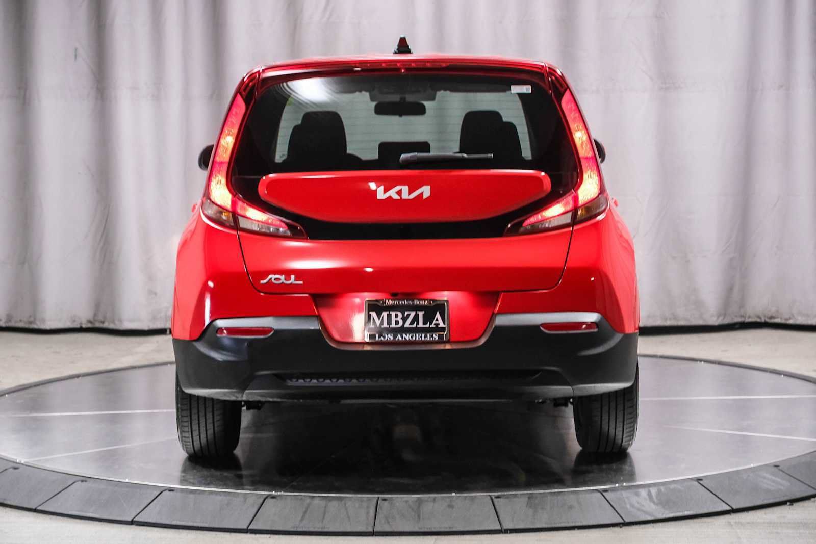 Used 2022 Kia Soul LX FWD image 3