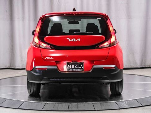 Used 2022 Kia Soul LX FWD image 3
