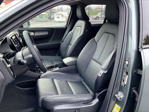 New 2026 Volvo XC40 B5 Ultra w/ Protection Package Premier image 11