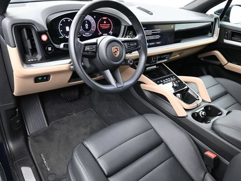 Certified 2024 Porsche Cayenne AWD/4WD image 4
