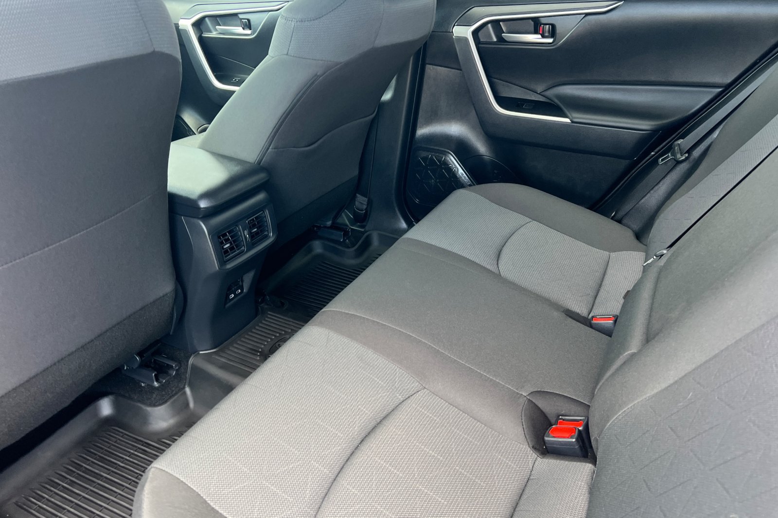 Used 2025 Toyota RAV4 XLE w/ Convenience Package AWD/4WD image 15