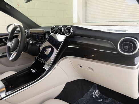 Used 2026 Mercedes-Benz GLC 300 image 28