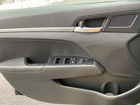 Used 2020 Hyundai Elantra SE w/ Cargo Package (C1) image 19