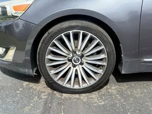 Used 2014 Kia Cadenza Premium w/ Technology Package FWD image 29