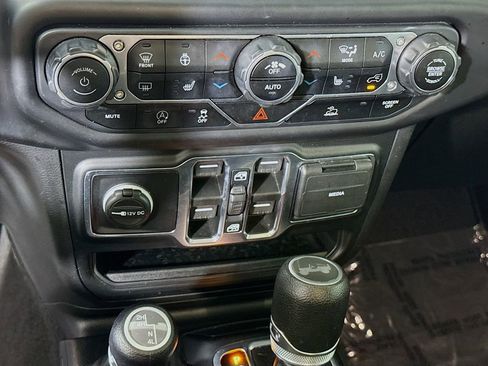 Used 2022 Jeep Wrangler Unlimited Sport AWD/4WD image 10
