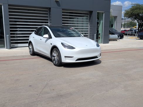 Used 2021 Tesla Model Y Long Range AWD/4WD image 2
