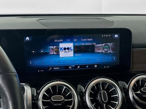 Used 2022 Mercedes-Benz GLB 250 4MATIC image 20