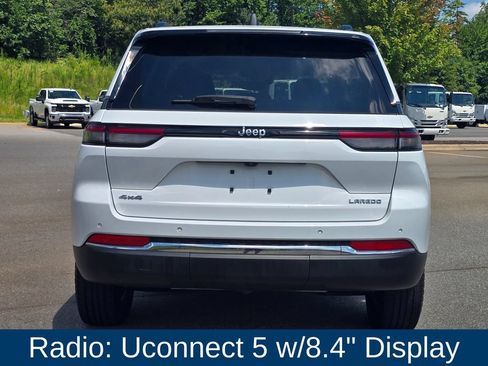 Used 2023 Jeep Grand Cherokee Laredo w/ Luxury Tech Group I AWD/4WD image 4