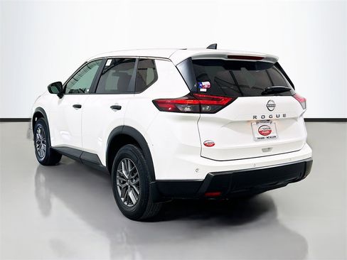 Used 2024 Nissan Rogue S image 6