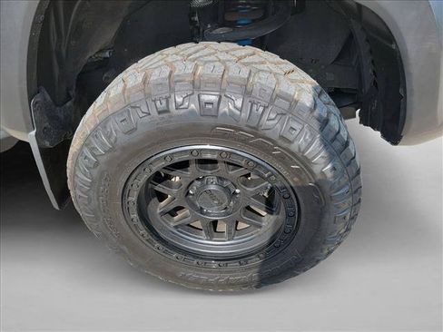 Used 2021 Toyota Tacoma TRD Off-Road w/ Technology Package AWD/4WD image 10