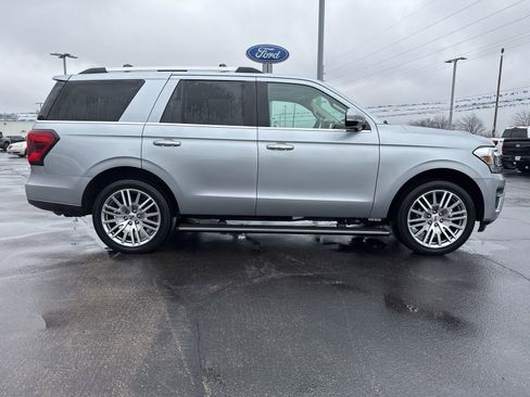 Used 2024 Ford Expedition Limited image 5