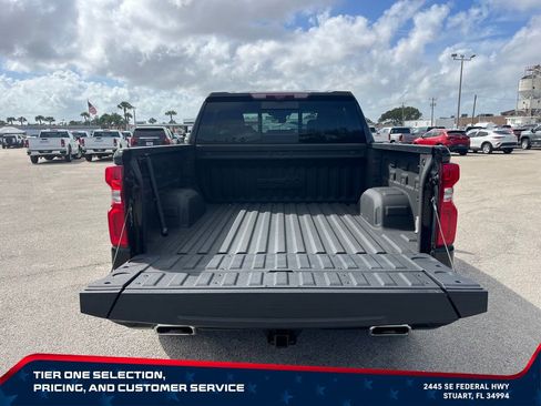 Used 2024 Chevrolet Silverado 1500 High Country w/ High Country Premium Package AWD/4WD image 10