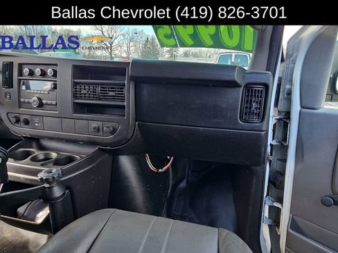 Used 2010 Chevrolet Express 2500 RWD image 28